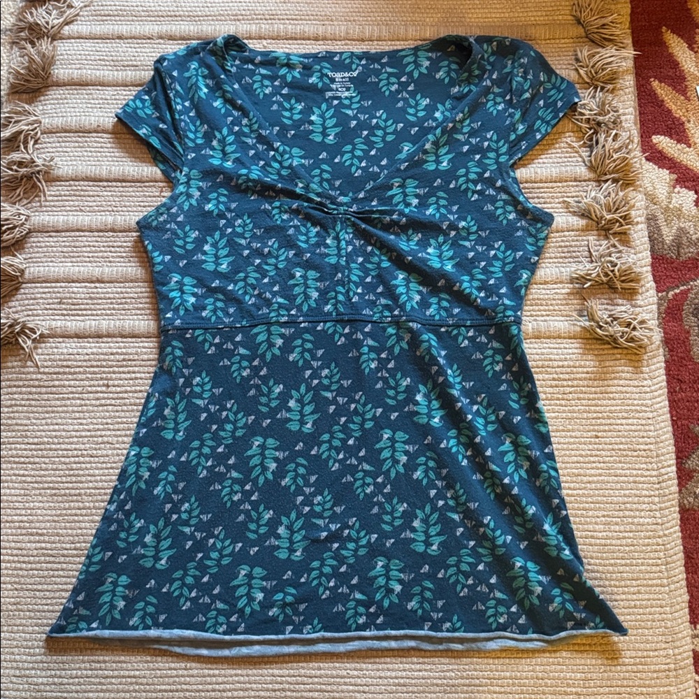 Toad&Co Rosemarie shirt Top (dress cut) women’s small blue w/ green leaves EUC